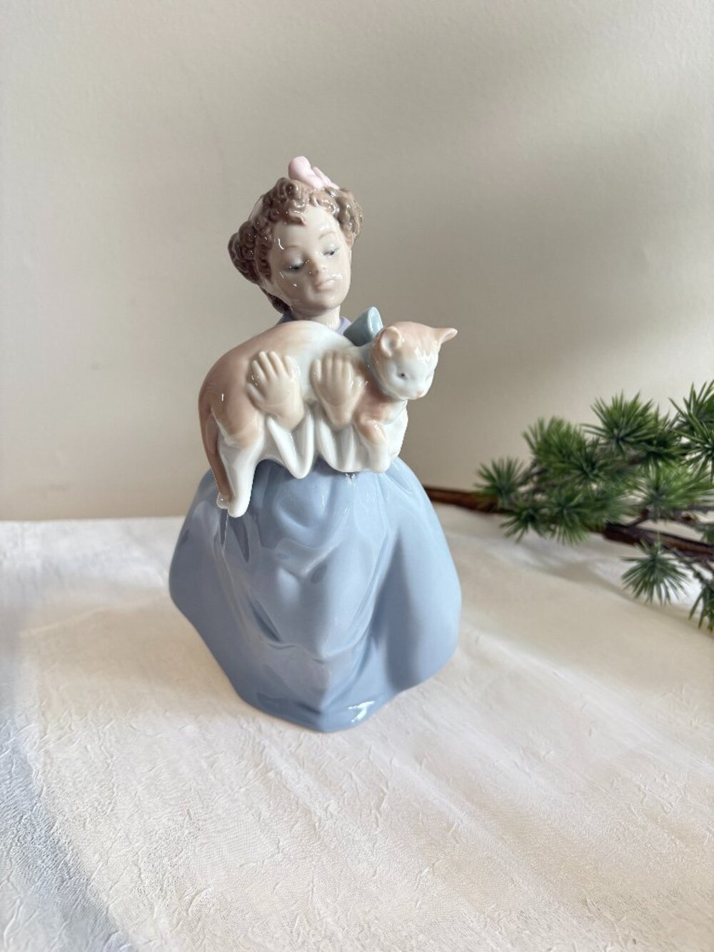 Lladro My Chubby Kitty Figurine #6422 Girl with Cat Porcelain Spain